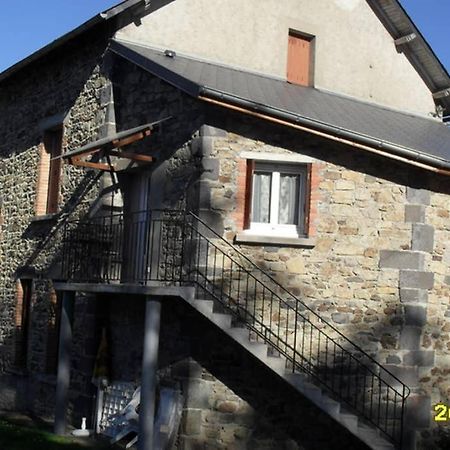 Gite A La Ferme Pres Vulcania-Gr89 La Goutelle Екстер'єр фото